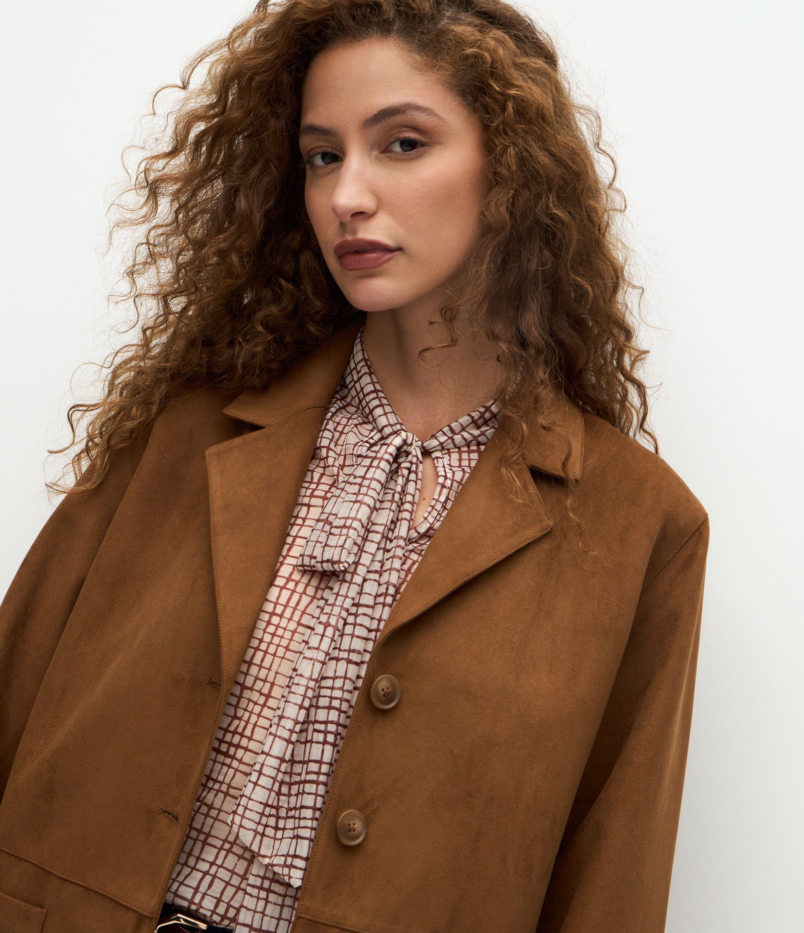 Blazer Estruturado em Suede com Bolsos Aplicados Marrom 3