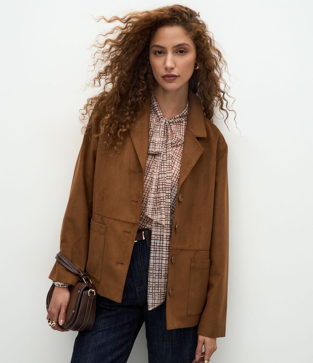 Blazer Estruturado em Suede com Bolsos Aplicados Marrom — Lojas Renner