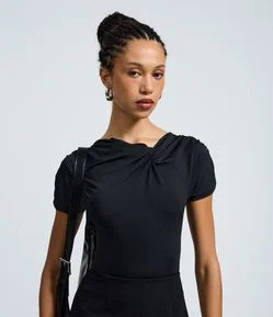 Body em Helanca com Decote Torcido