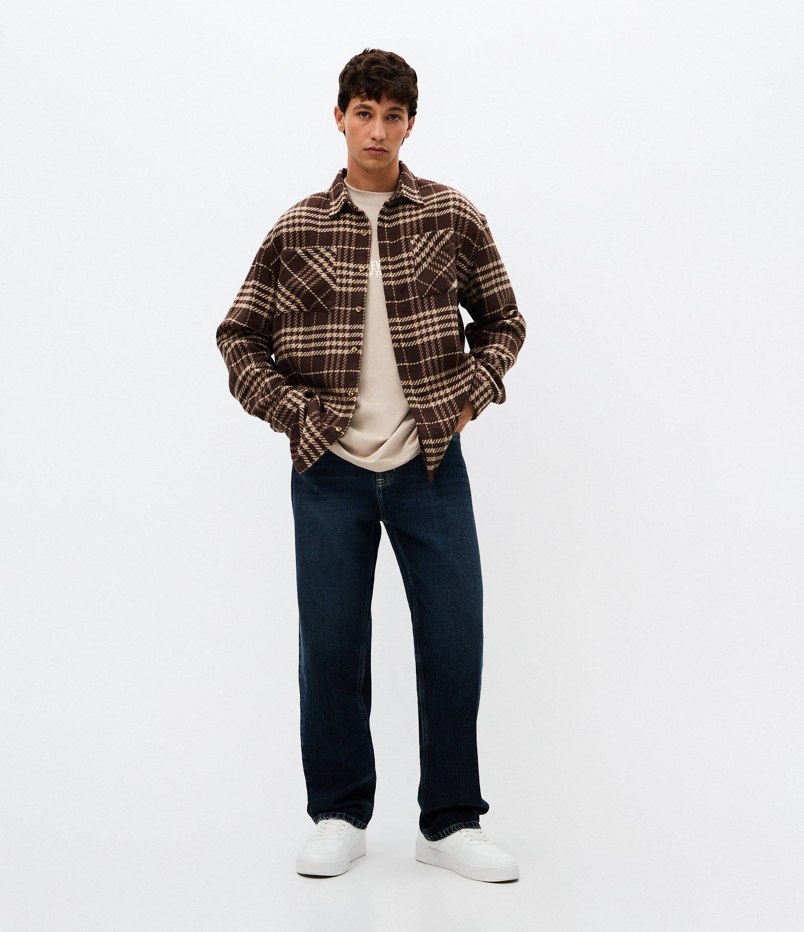 Camisa Over em Xadrez com Manga Longa Marrom 2