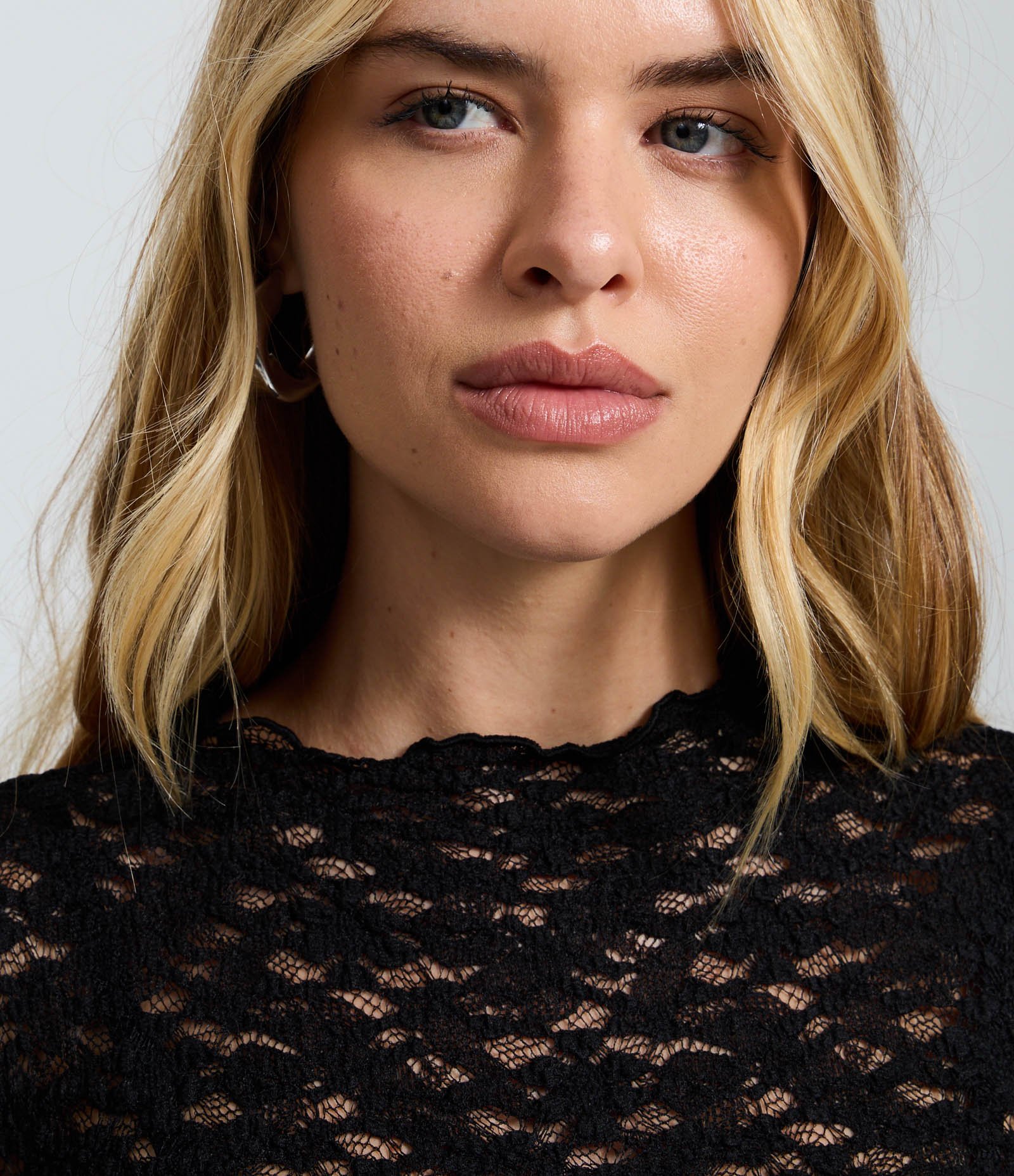 Blusa Manga Longa em Renda Texturizada Preto 3