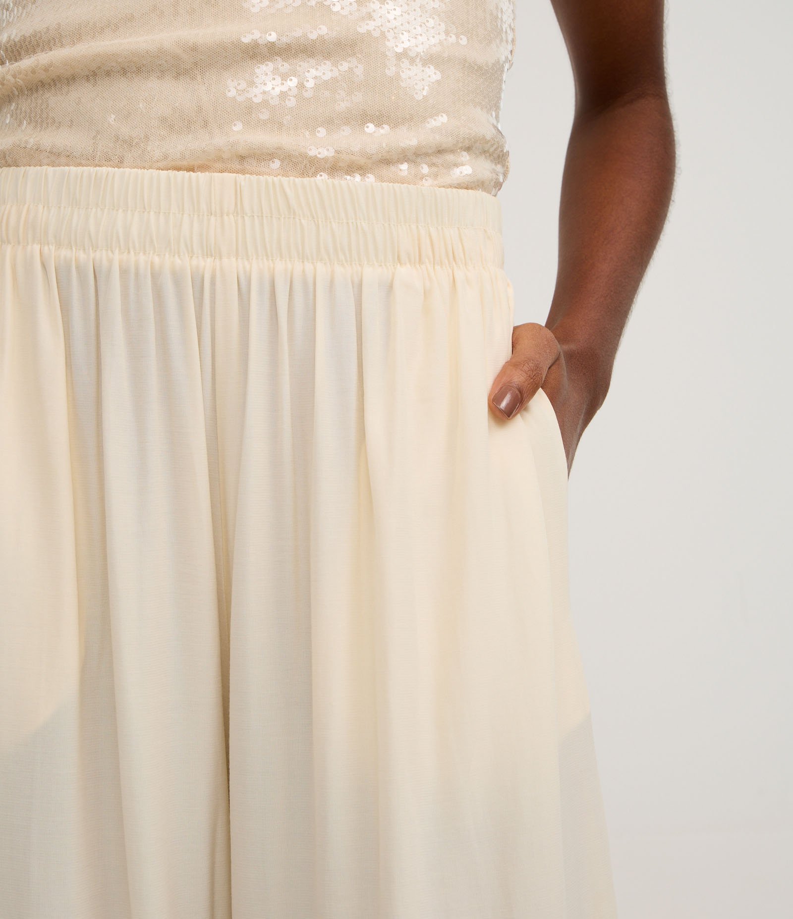 Calça Boho Balloon em Viscose com Elástico no Cós e Barra Bege 4