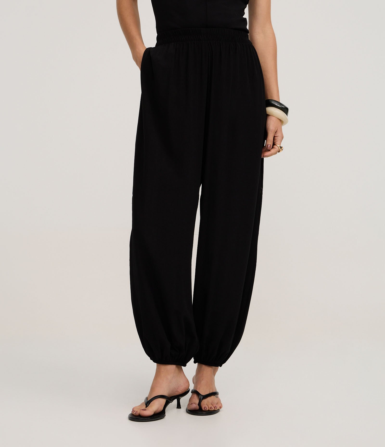 Calça Boho Balloon em Viscose com Elástico no Cós e Barra Preto 3
