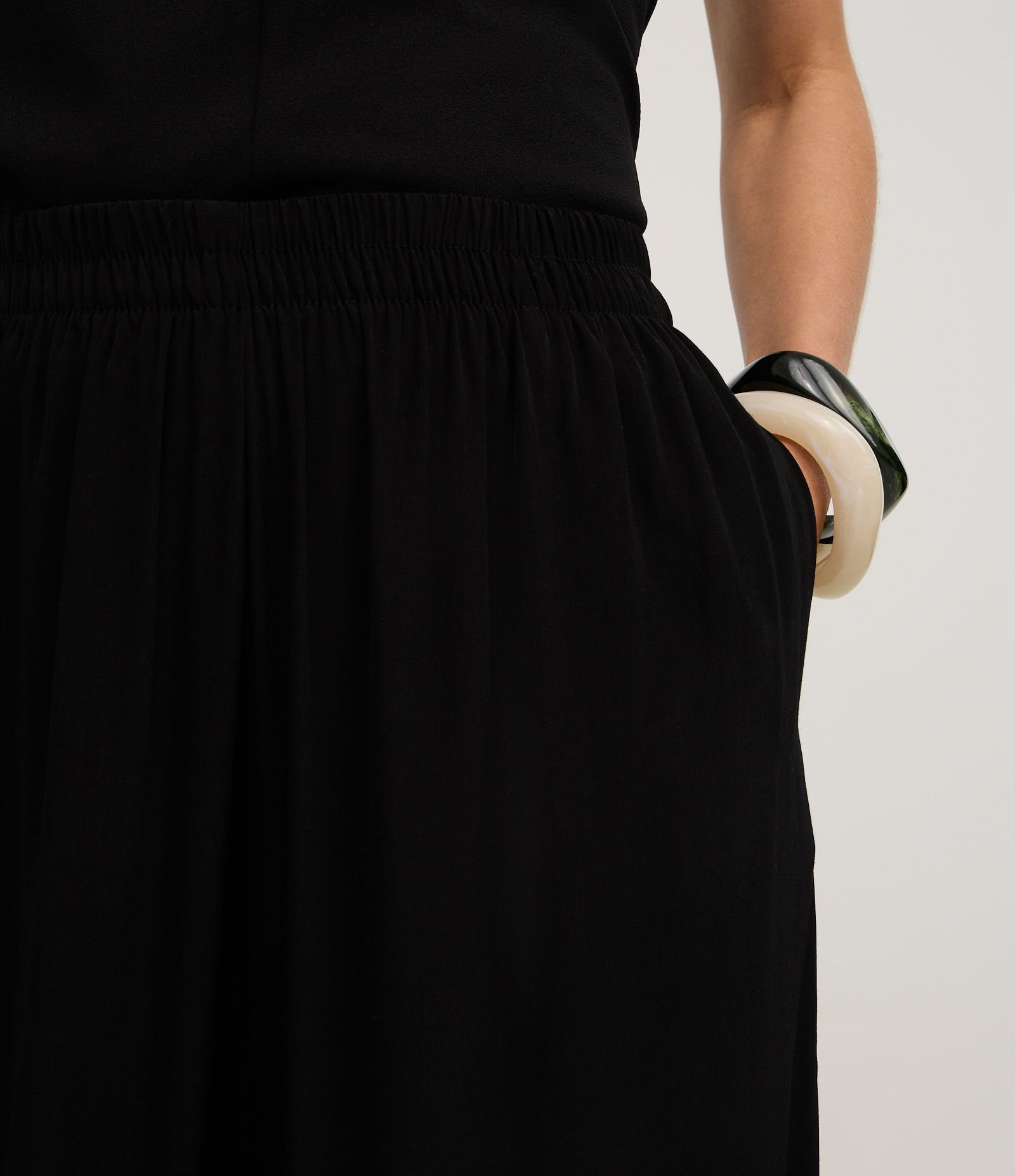 Calça Boho Balloon em Viscose com Elástico no Cós e Barra Preto 4