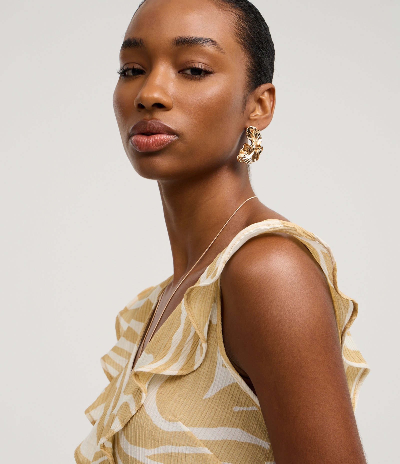 Blusa em Anarruga com Babados e Estampa Zebra Amarelo Queimado/Branco 4