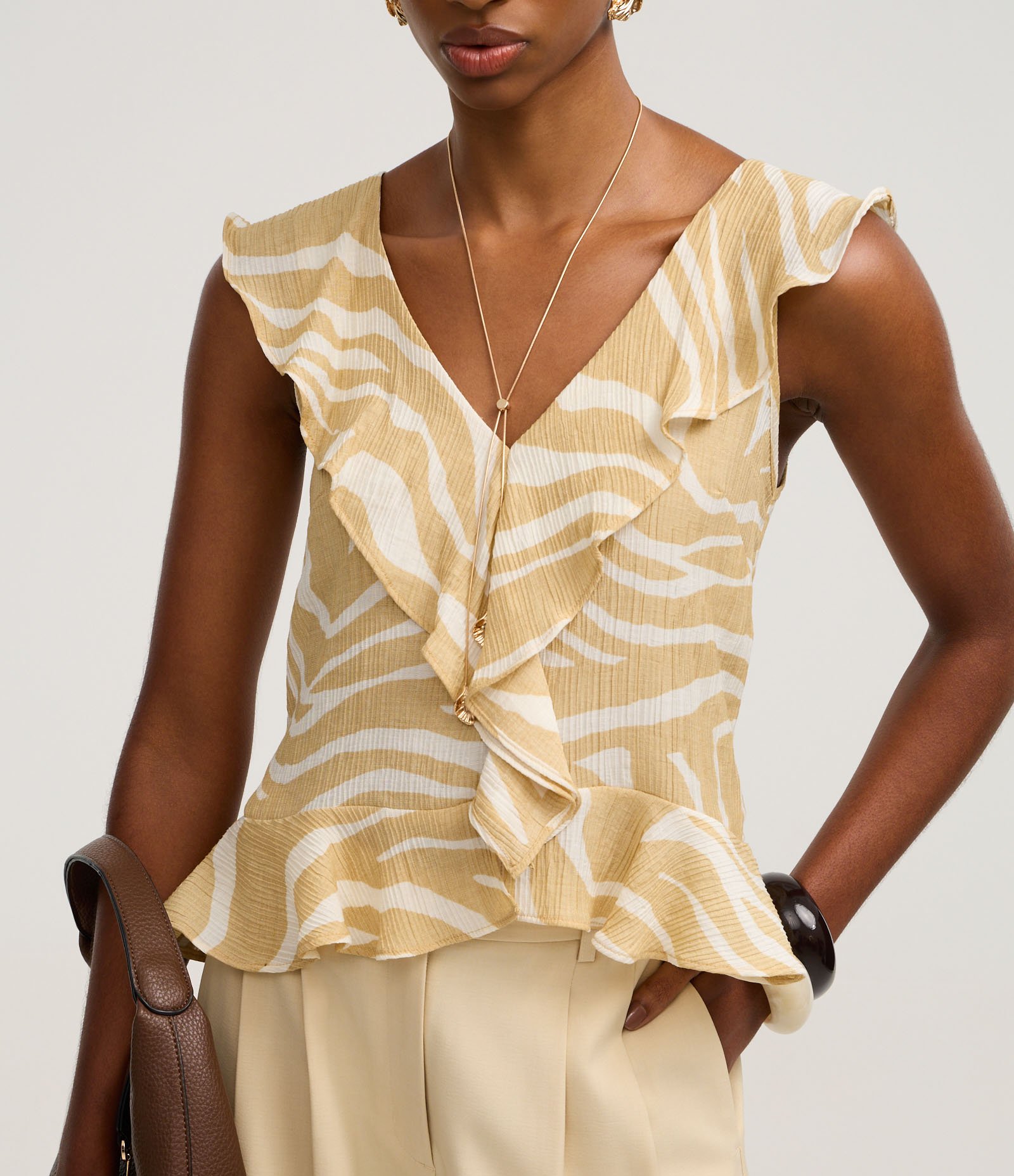 Blusa em Anarruga com Babados e Estampa Zebra Amarelo Queimado/Branco 5