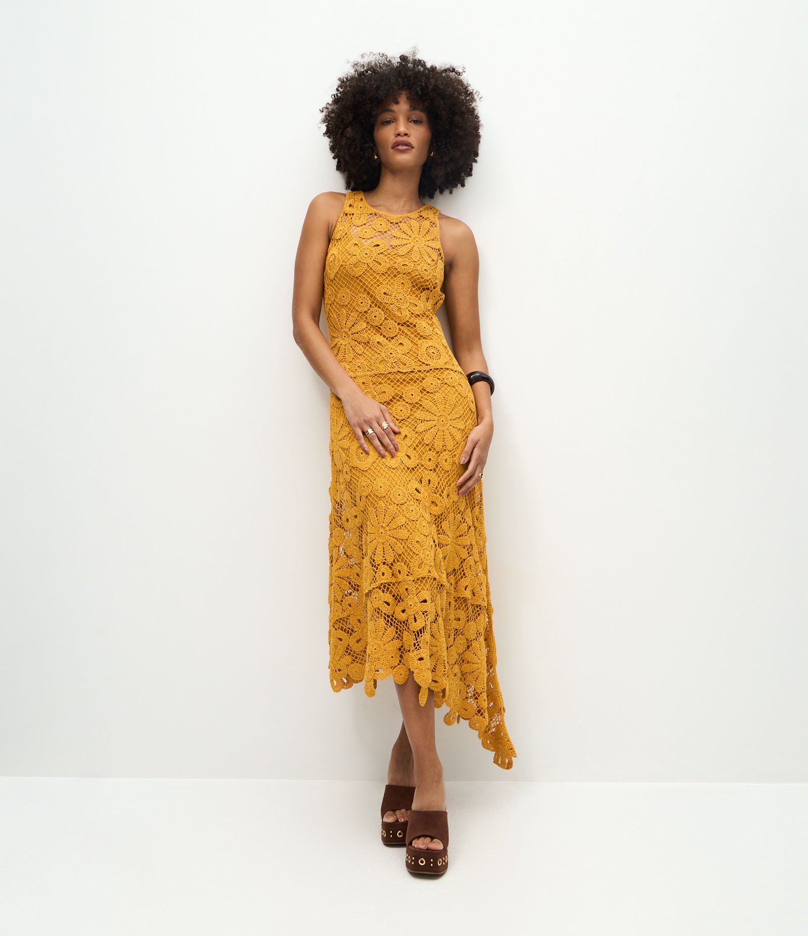 Vestido Midi de Crochê com Barra Assimétrica Amarelo 1