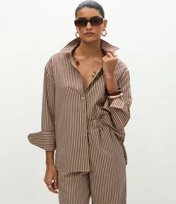 Camisa Anarruga com Listras e Abotoamento Frontal