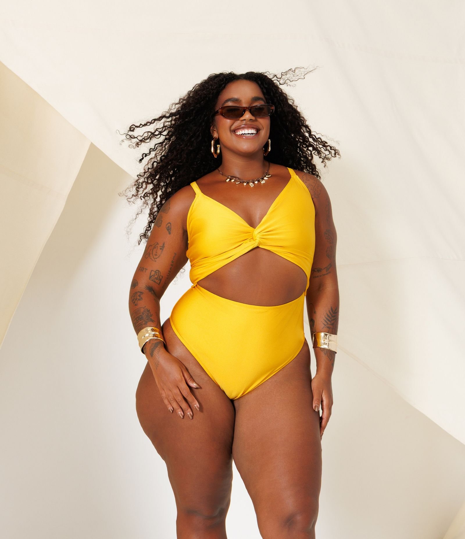Maiô em Microfibra com Bojo e Torção Frontal Curve & Plus Size Amarelo 2