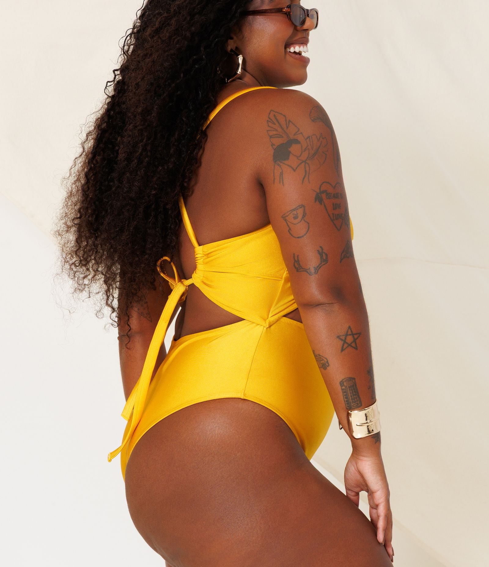 Maiô em Microfibra com Bojo e Torção Frontal Curve & Plus Size Amarelo 3