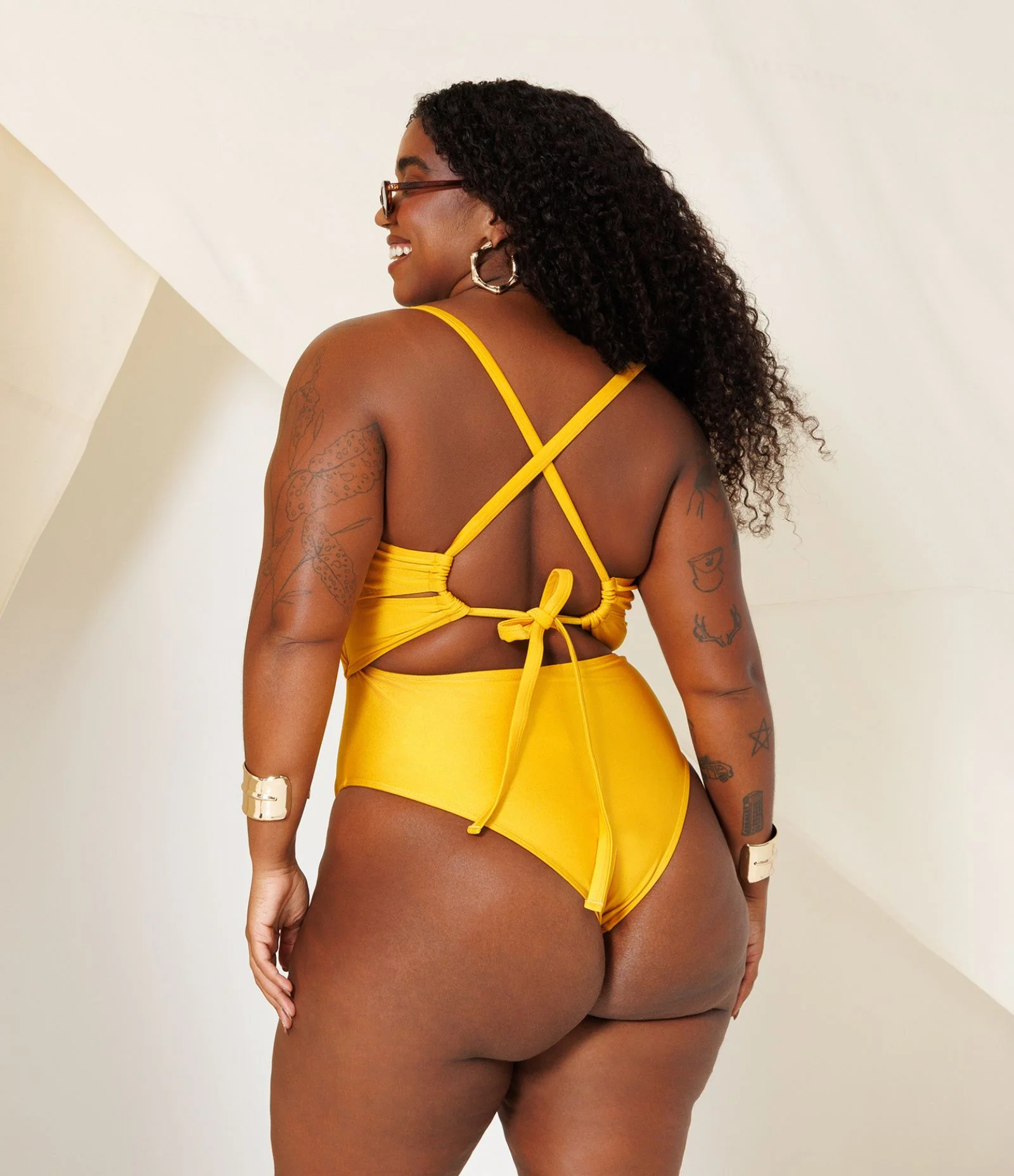 Maiô em Microfibra com Bojo e Torção Frontal Curve & Plus Size Amarelo 4