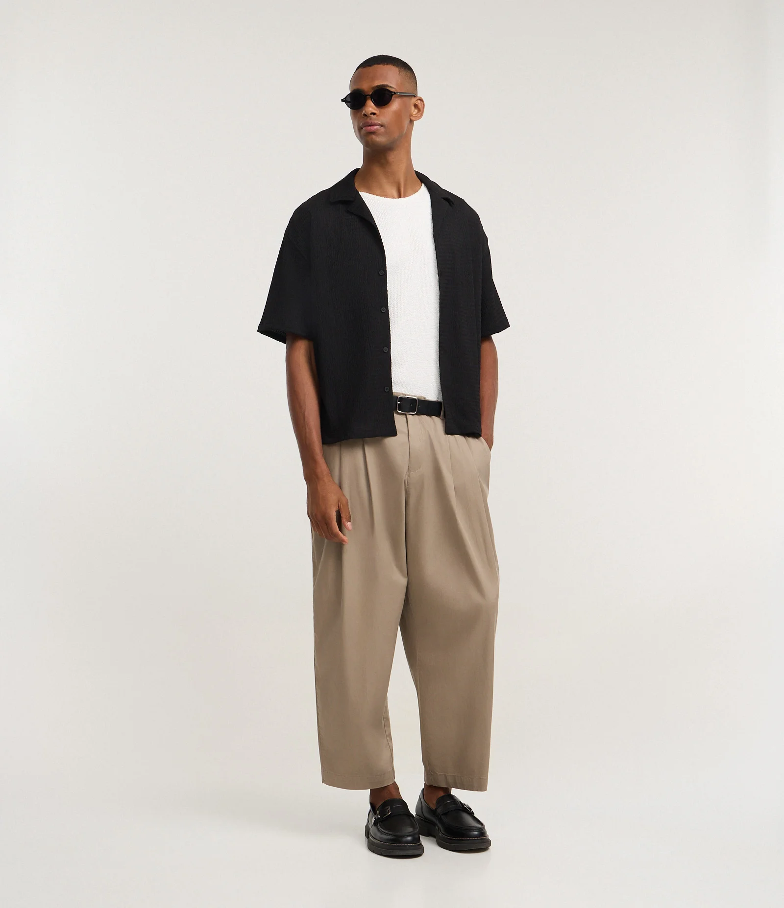 Camisa Boxy Texturizada com Gola Bowling Preto 2