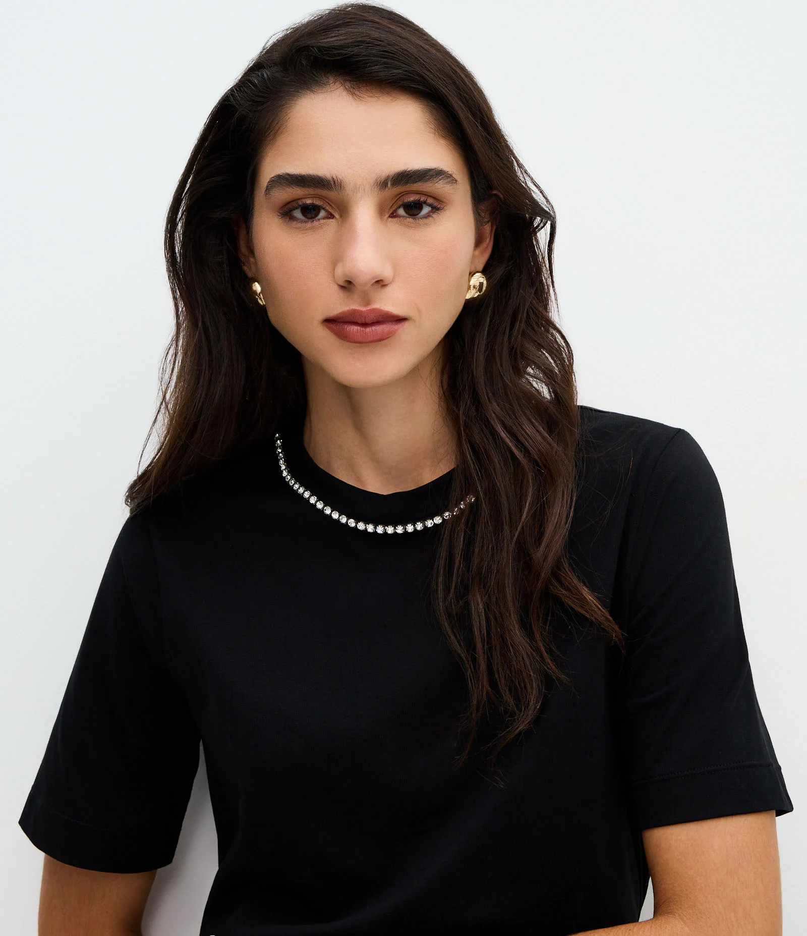 Camiseta Regular em Algodão com Brilhos na Gola Preto 3