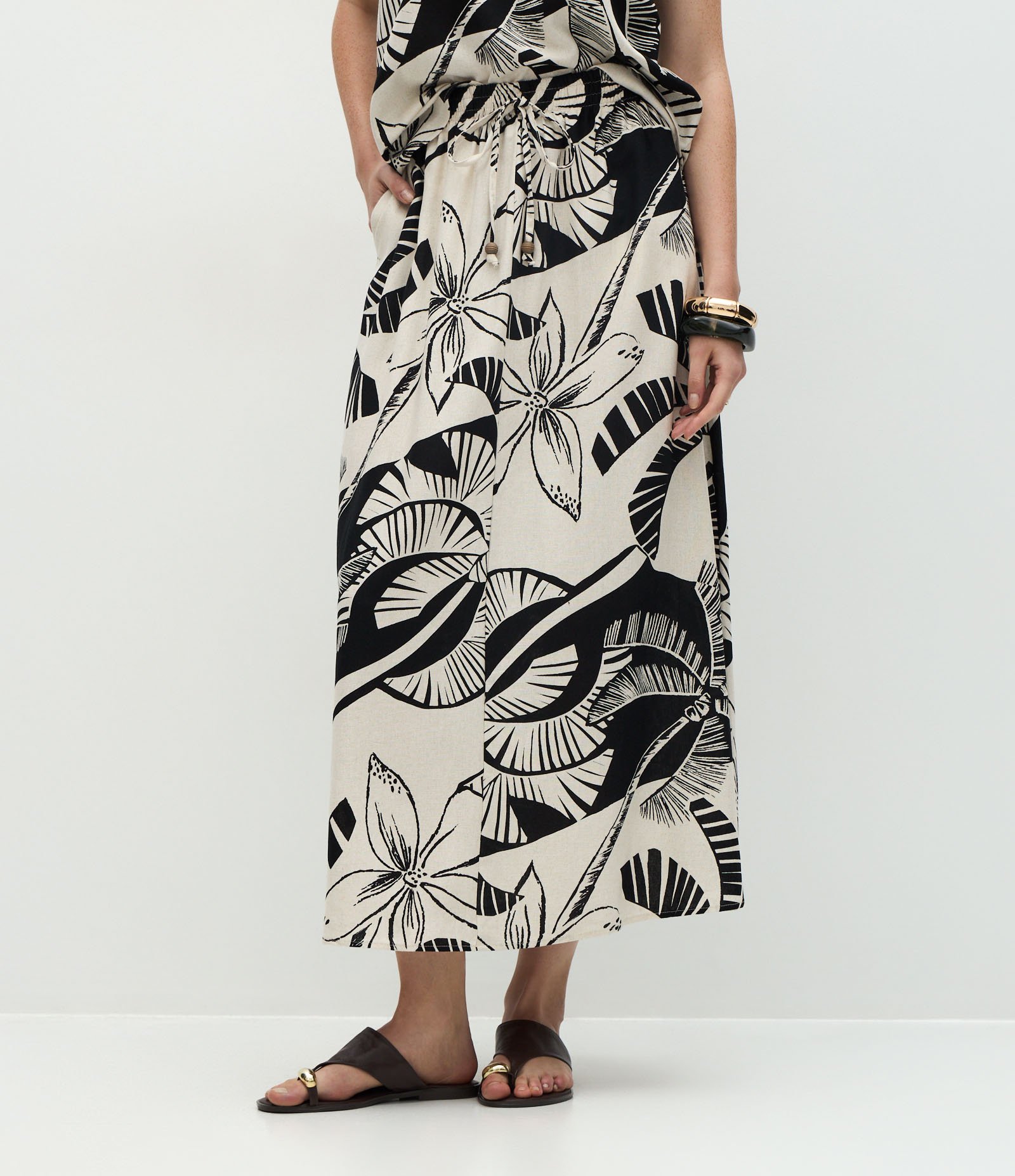 Saia Evasê em Viscolinho com Estampa Coqueiro e Folhagens Off White 7