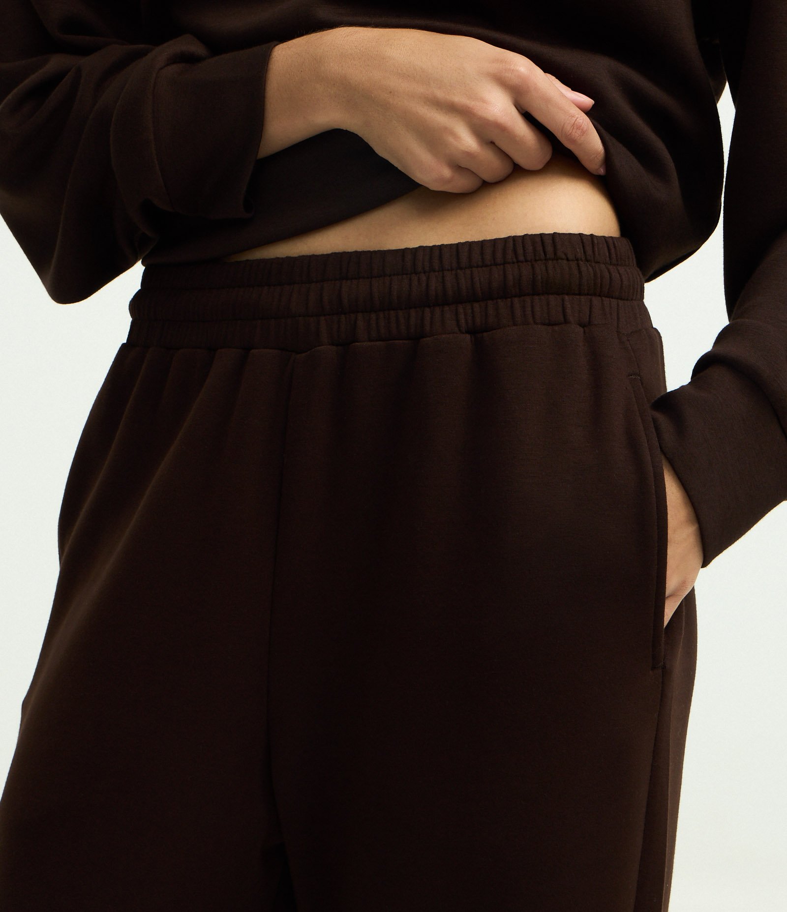 Calça Reta em Modal com Amarração Marrom 3