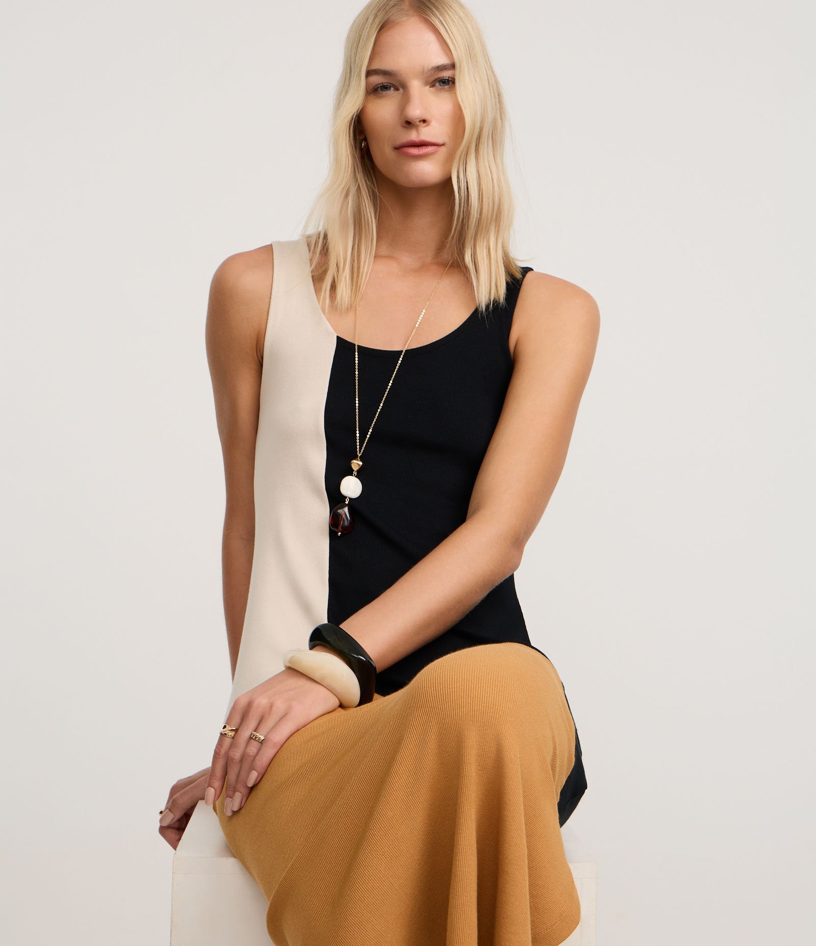 Vestido Midi em Ribana com Blocos de Cor e Fenda Preto/Bege/Caramelo 5