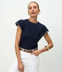 Blusa Manga Curta Texturizada com Bordado nas Mangas