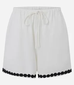 Short em Viscolinho com Bordados na Barra