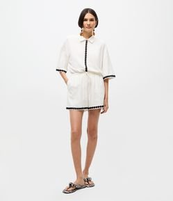 Short em Viscolinho com Bordados na Barra