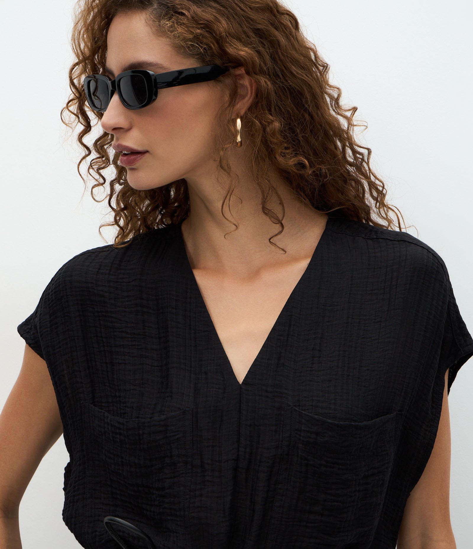 Camisa em Viscose com Cinto Fino Estruturado Preto 3