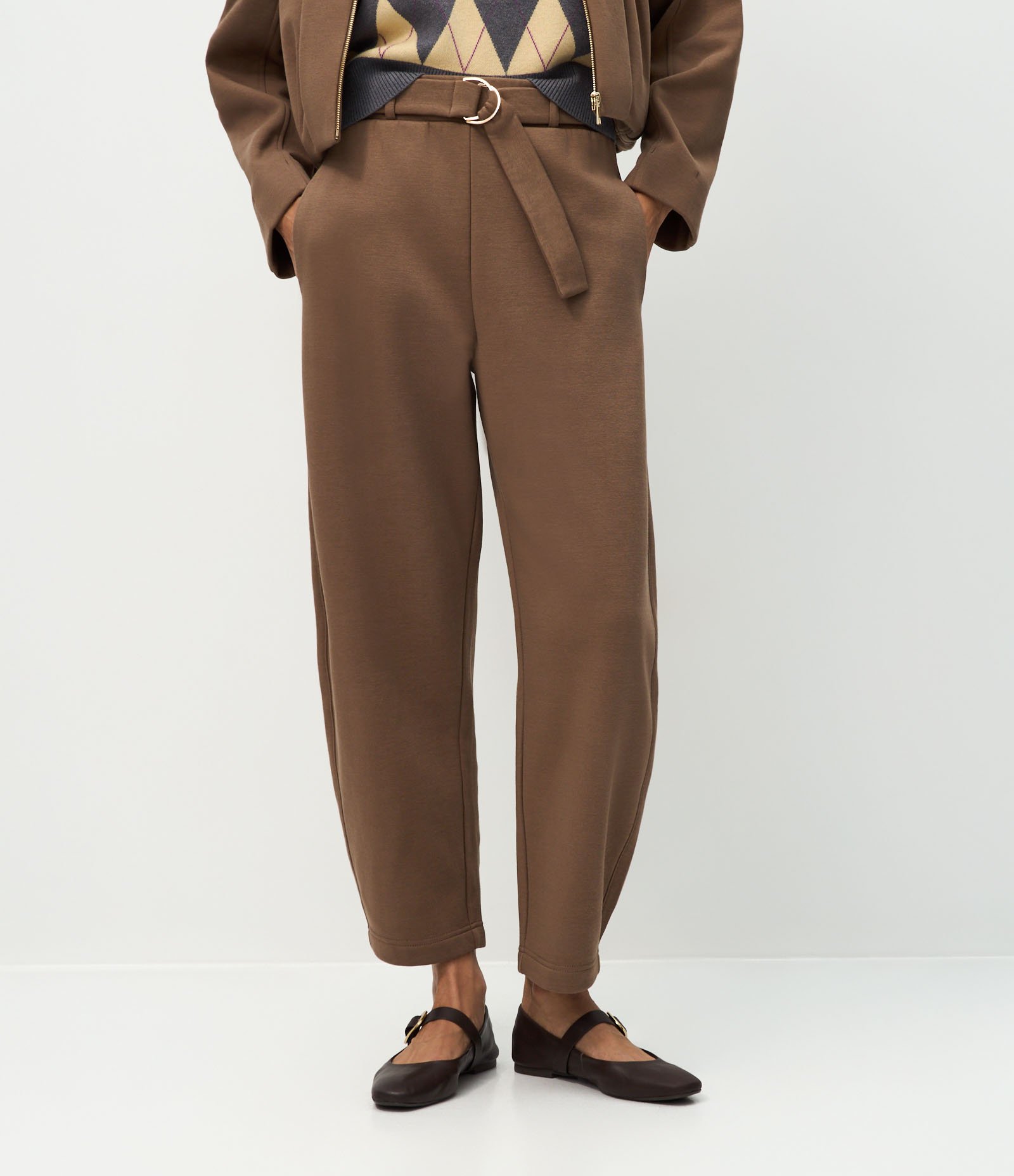 Calça Barrel em Moletom com Felpa e Faixa na Cintura Marrom 4