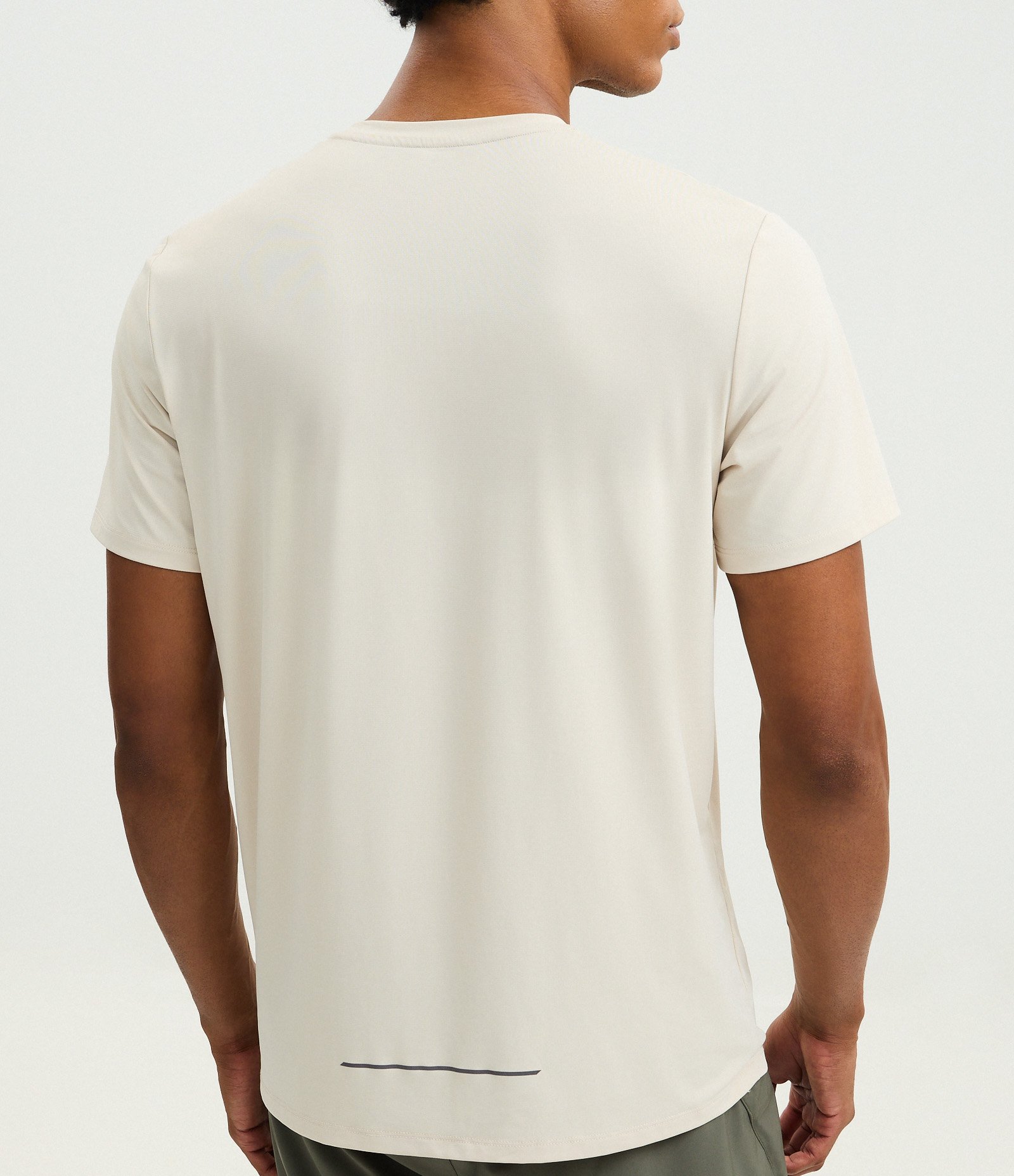 Camiseta Regular com Tecnologia Dry e Estampa Lettering Seeking My Highs Bege Areia 3