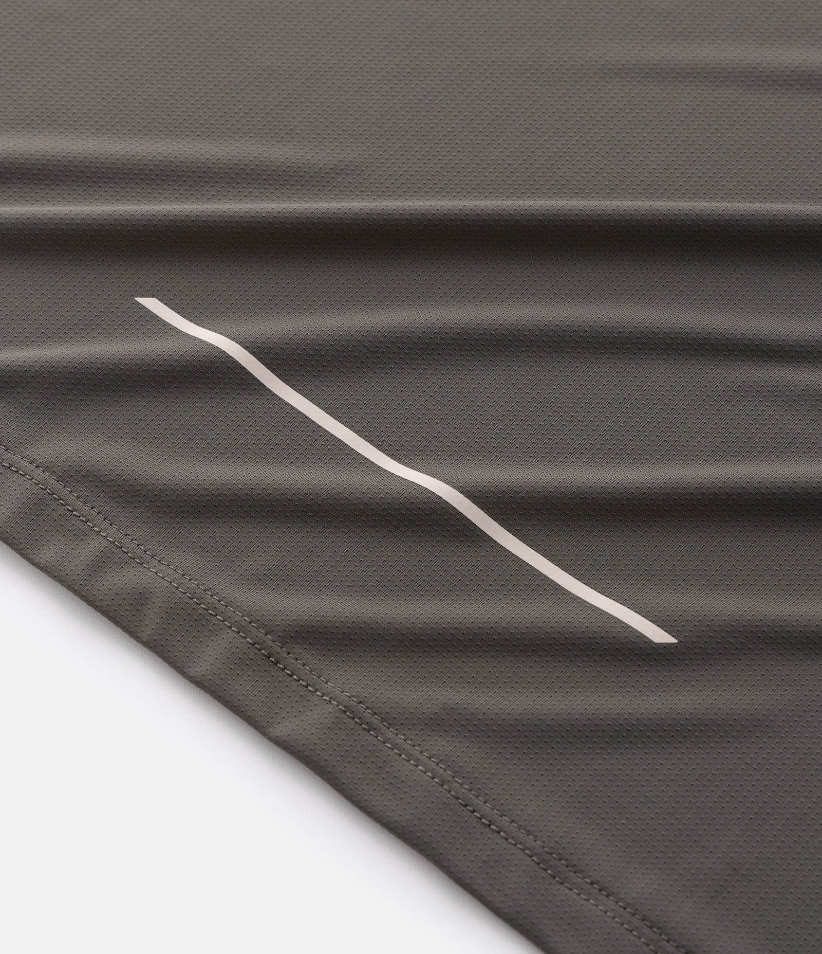 Camiseta Regular com Tecnologia Dry e Estampa Lettering Seeking My Highs Cinza Oliva 10