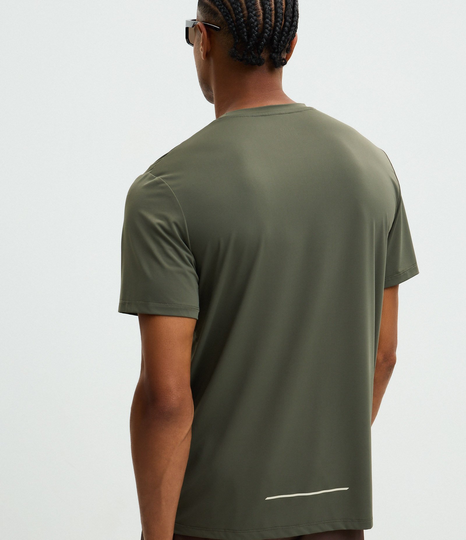 Camiseta Regular com Tecnologia Dry e Estampa Lettering Seeking My Highs Cinza Oliva 3