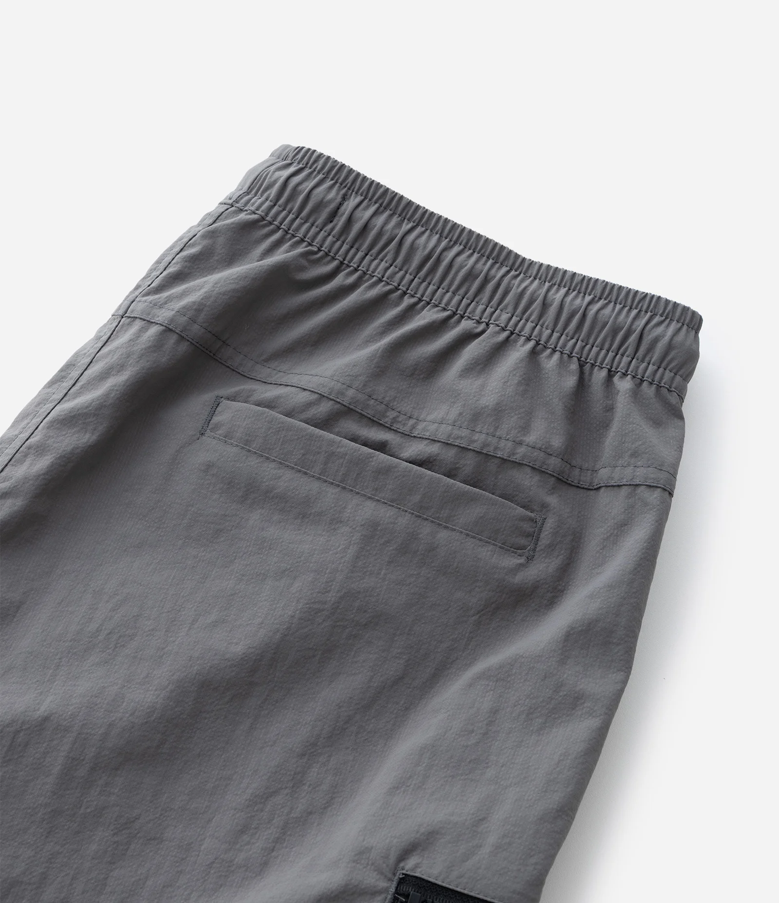 Bermuda em Poliamida com Bolsos Laterais Cinza Chumbo 8