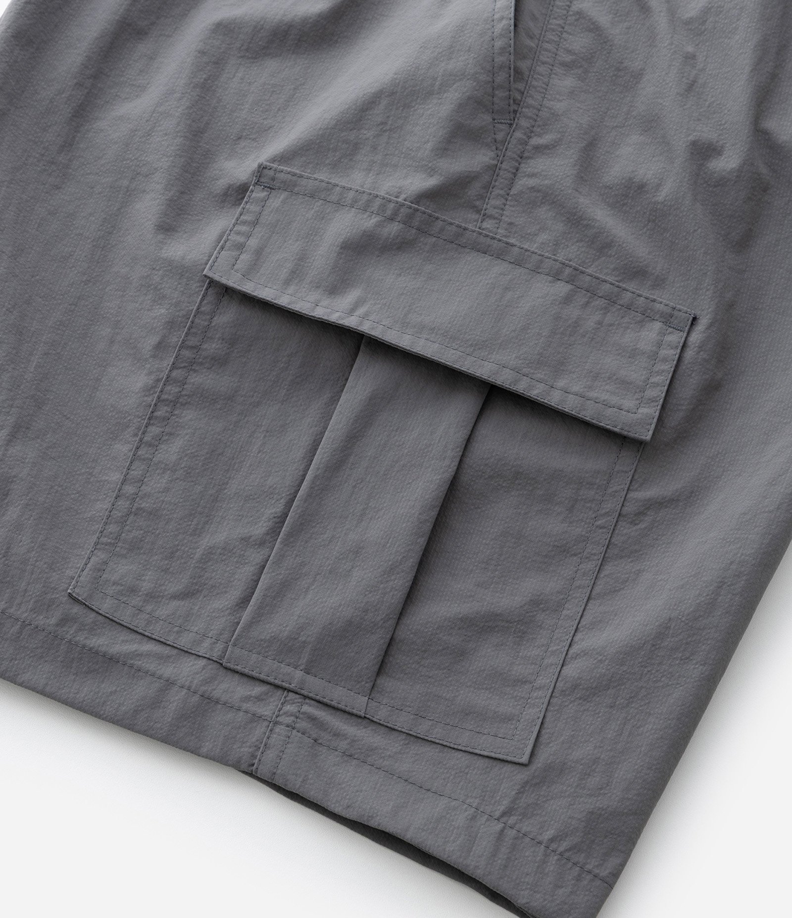 Bermuda em Poliamida com Bolsos Laterais Cinza Chumbo 9