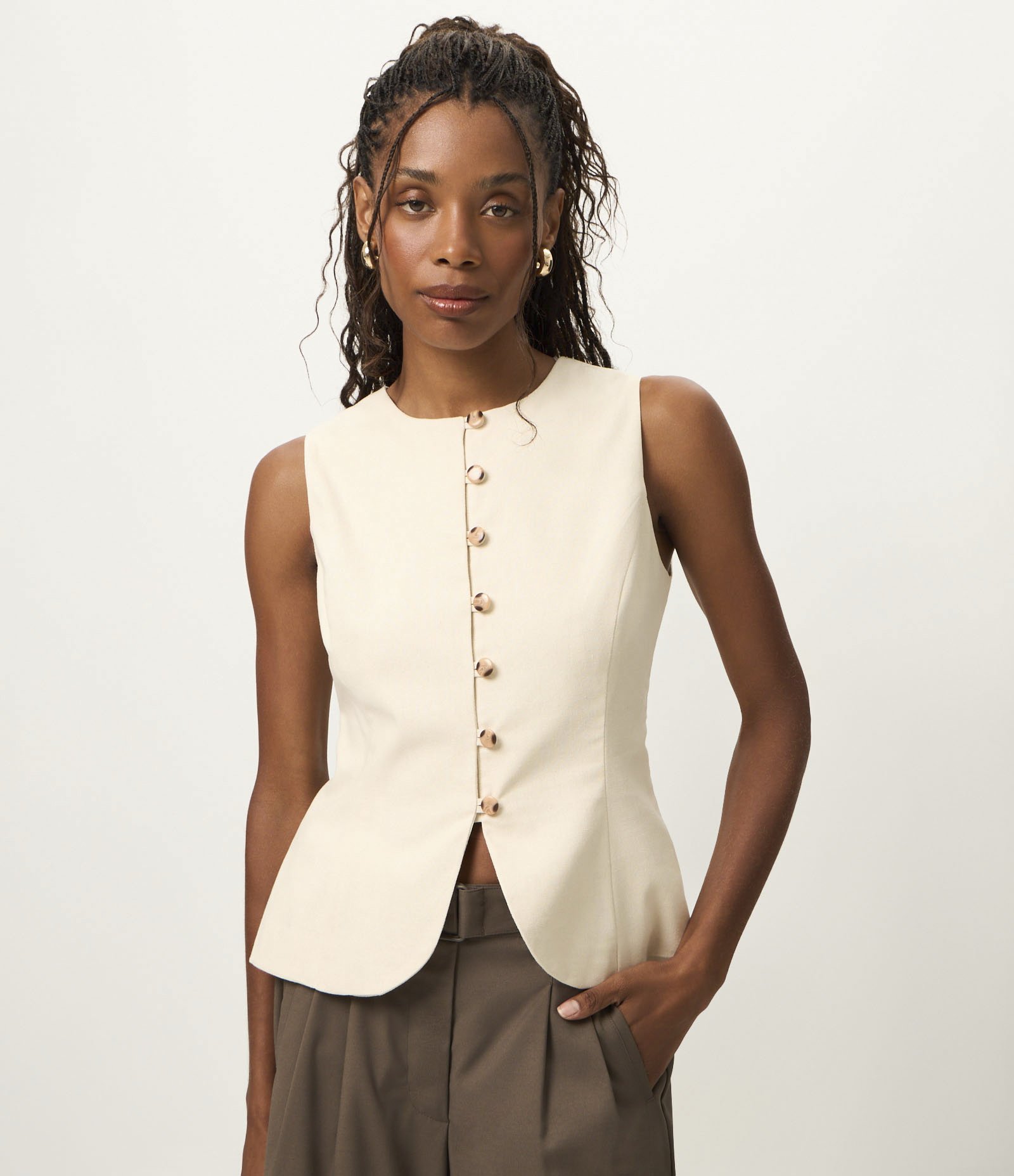 Colete Longo Alfaiatado em Viscolinho com Abotoamento Bege 1