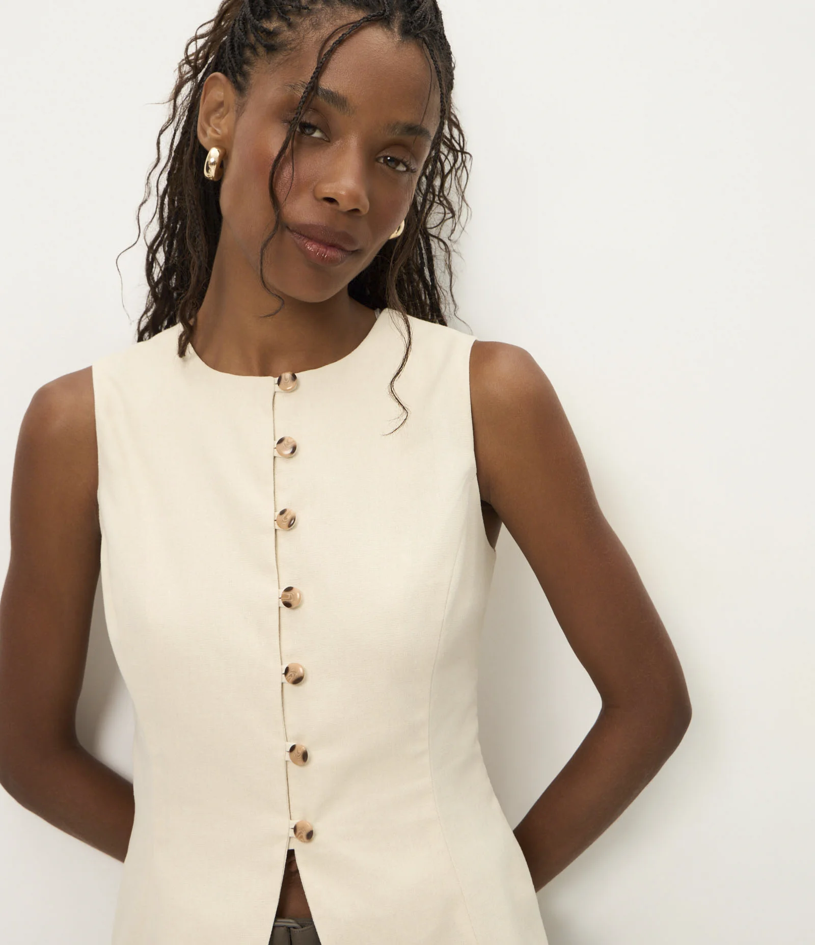 Colete Longo Alfaiatado em Viscolinho com Abotoamento Bege 5