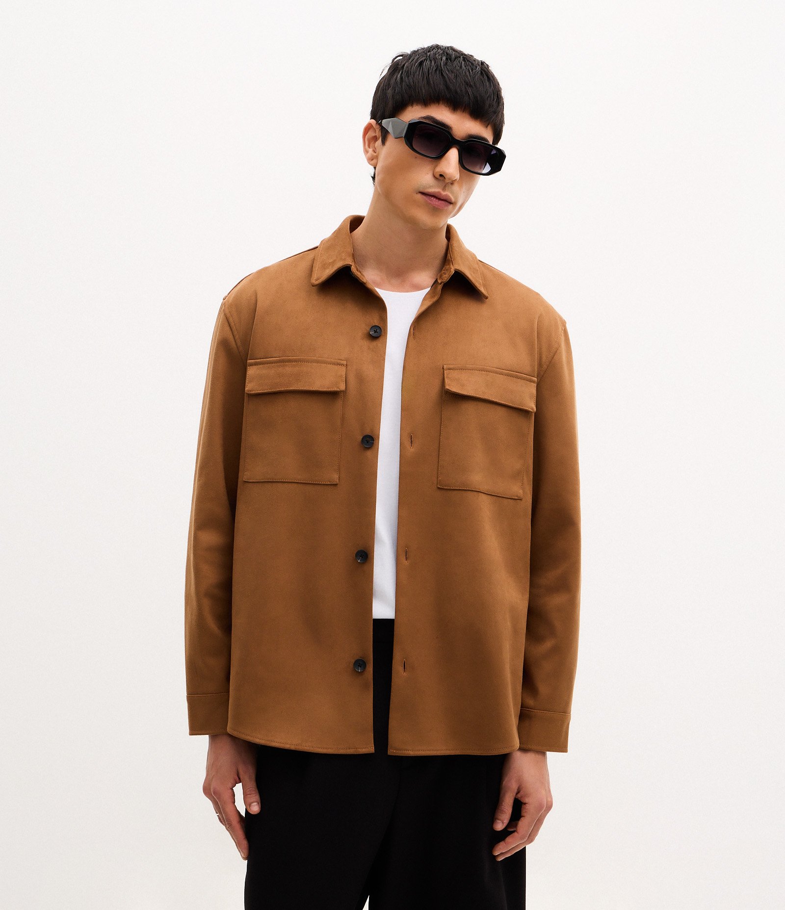Jaqueta Overshirt Oversized em Suede Liso com Bolso Frontal Marrom 1