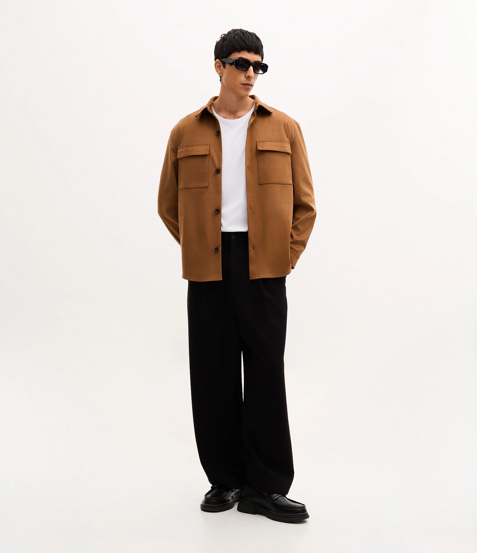 Jaqueta Overshirt Oversized em Suede Liso com Bolso Frontal Marrom 2