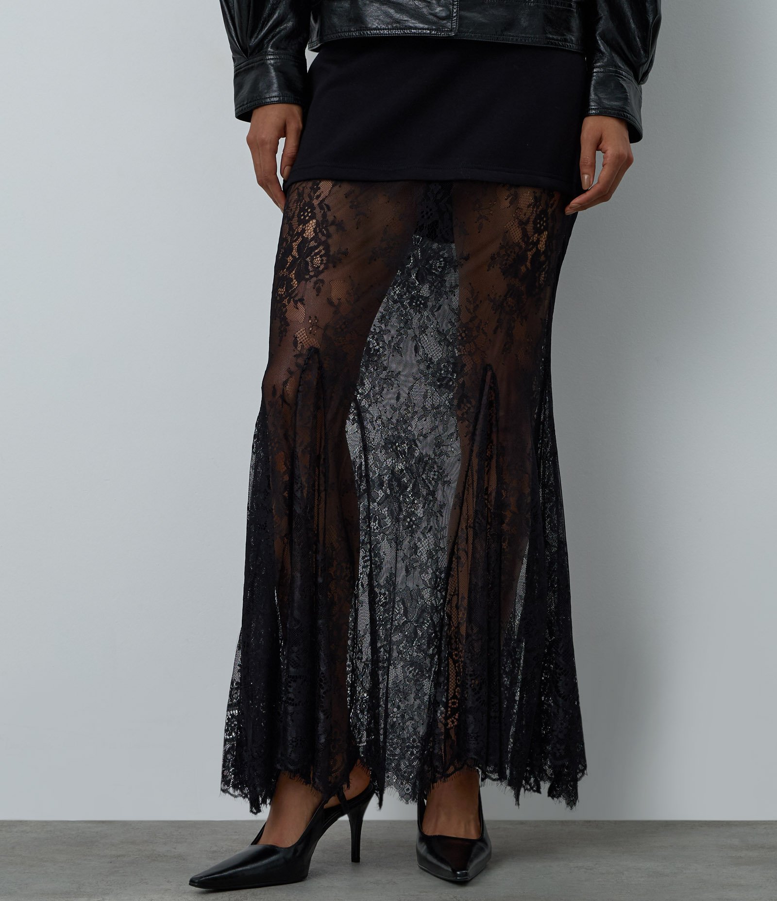 Saia New Midi em Ponto Roma com Renda Floral Preto 3