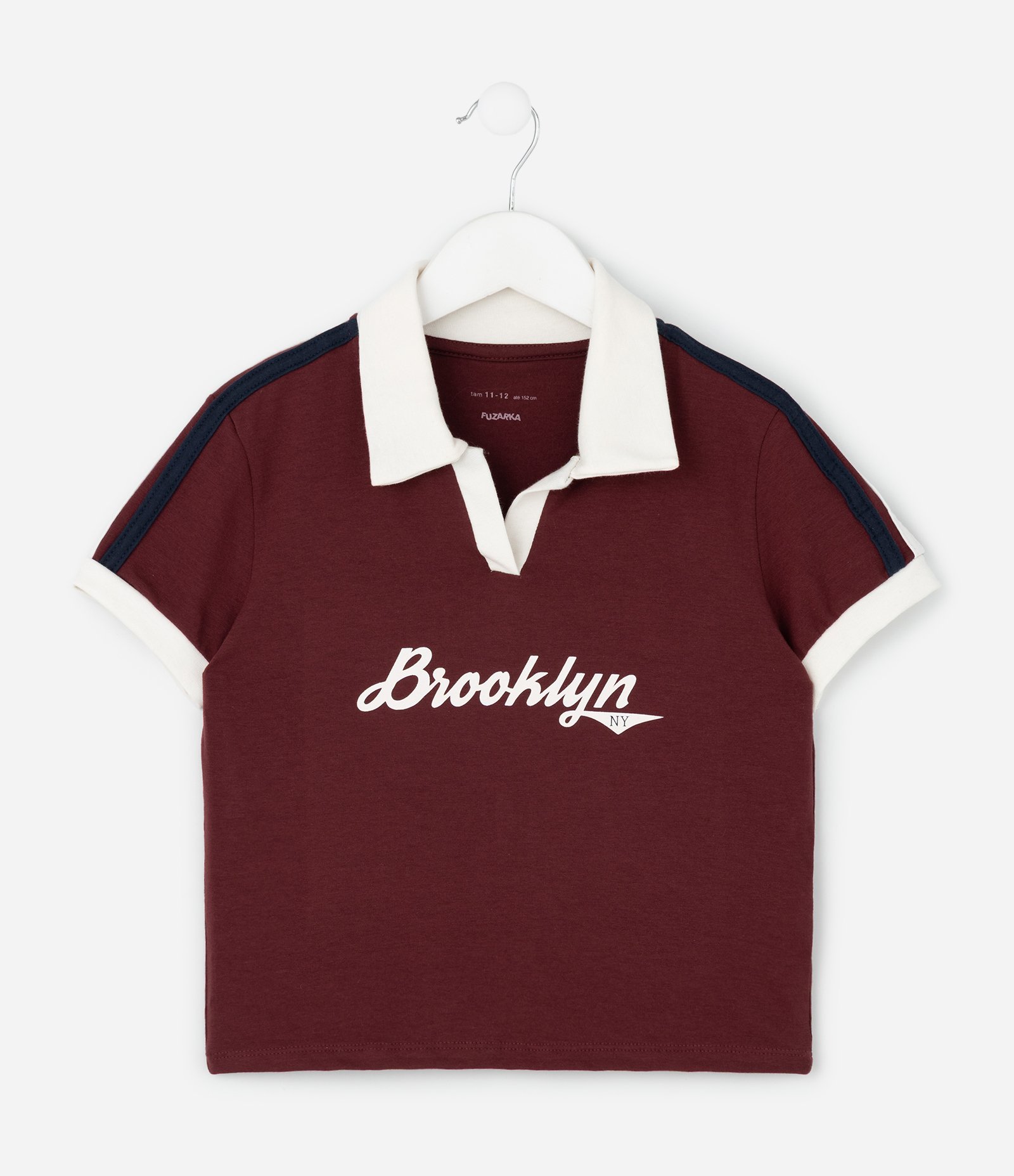 Camiseta Infantil Slim com Estampa Brooklyn e Gola Polo  – Tam 7 a 16 Bordô 2