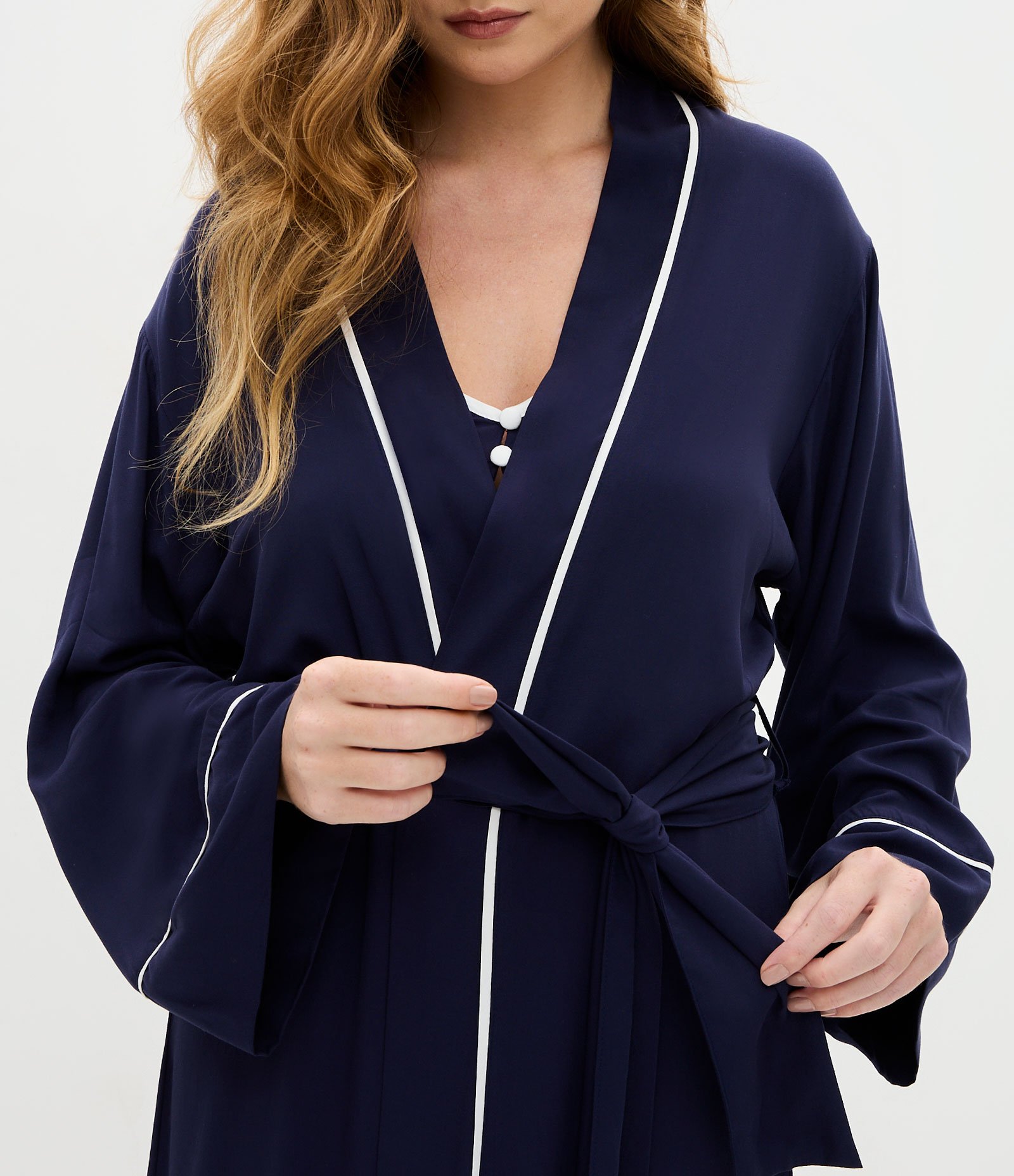 Robe em Viscose com Pippings Contrastantes e Faixa para Amarração Azul 3