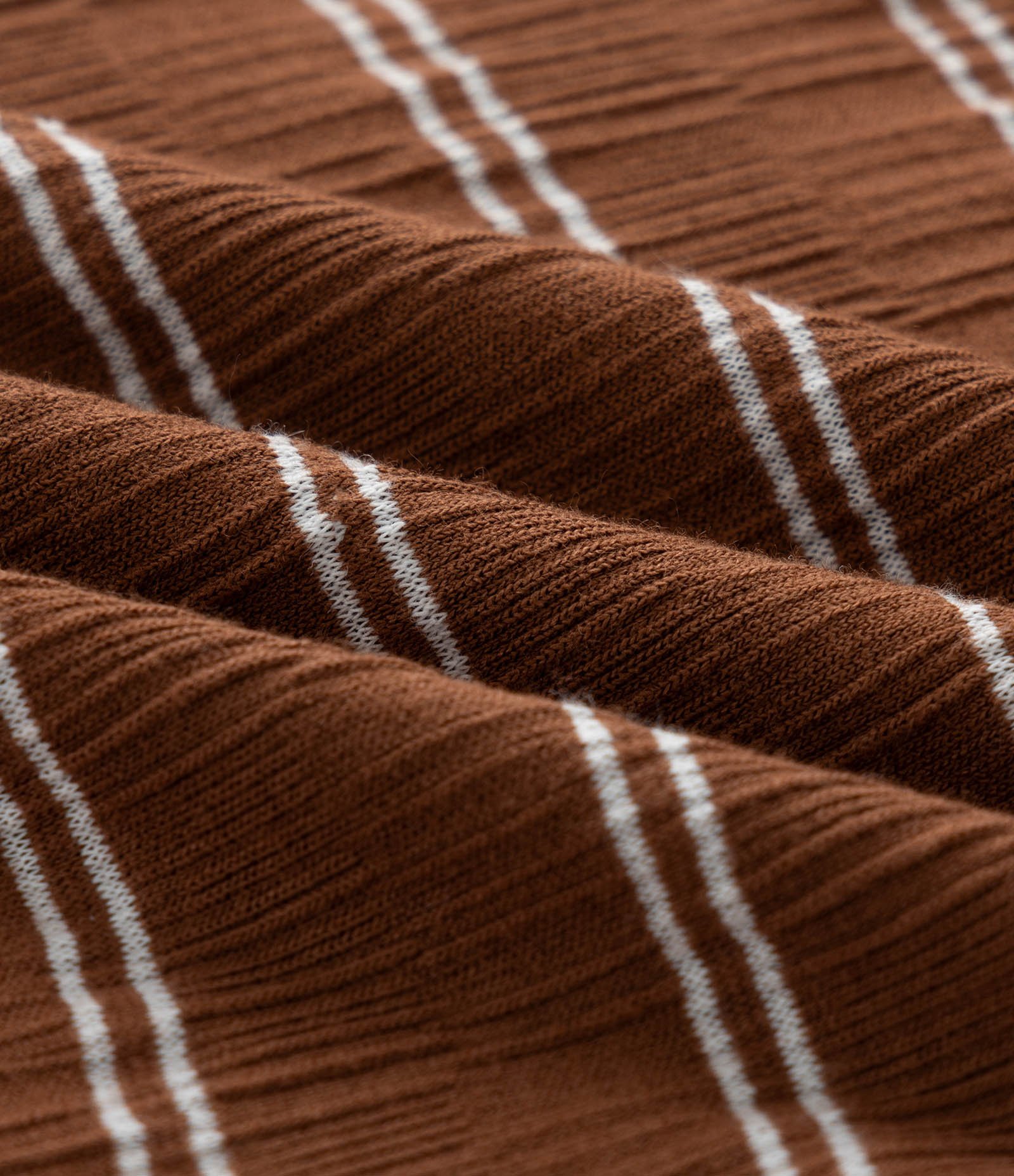 Vestido Curto em Viscose com Listras Curve & Plus Size Marrom 3