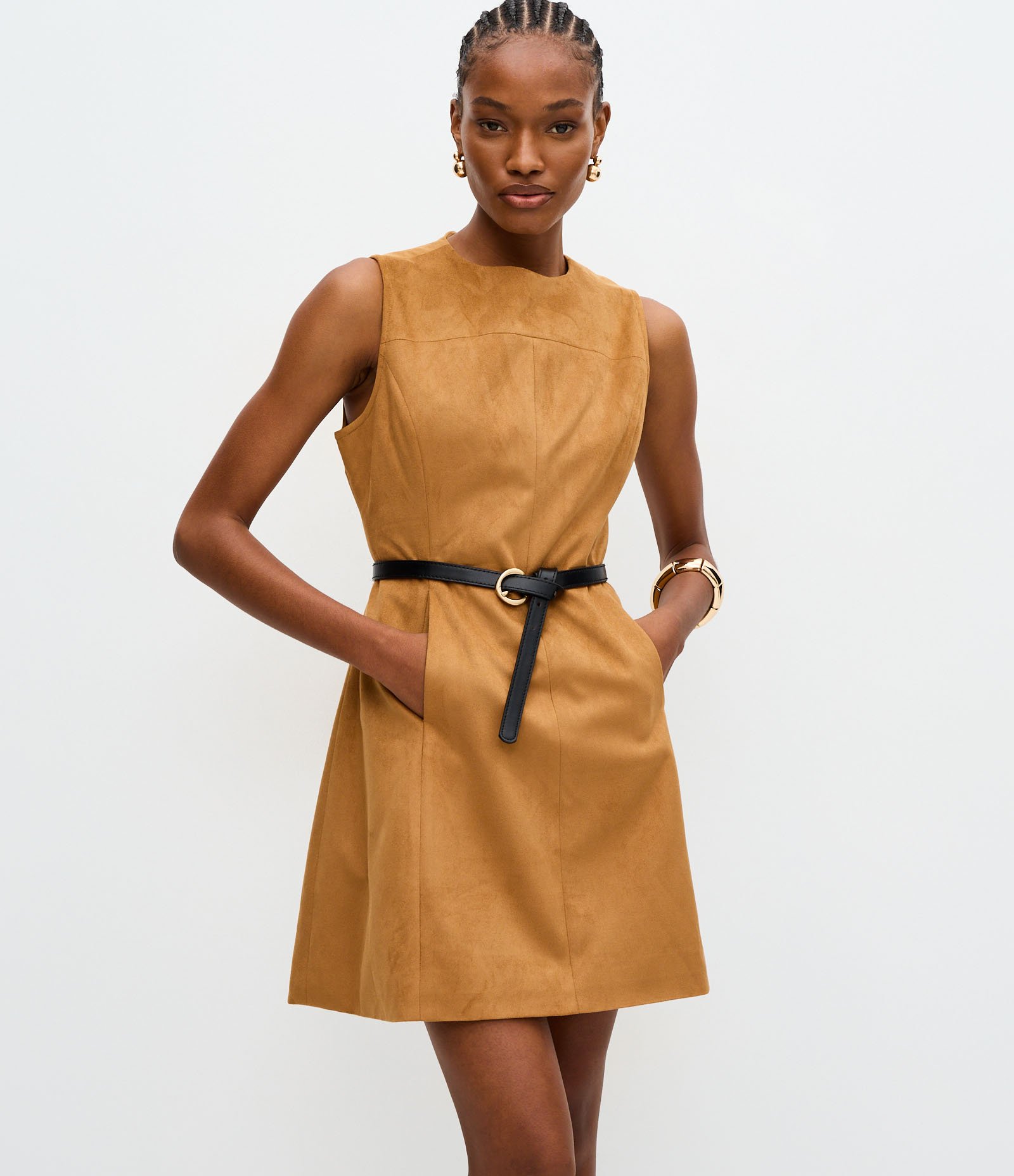 Vestido Curto em Malha Suede com Bolsos Marrom 2