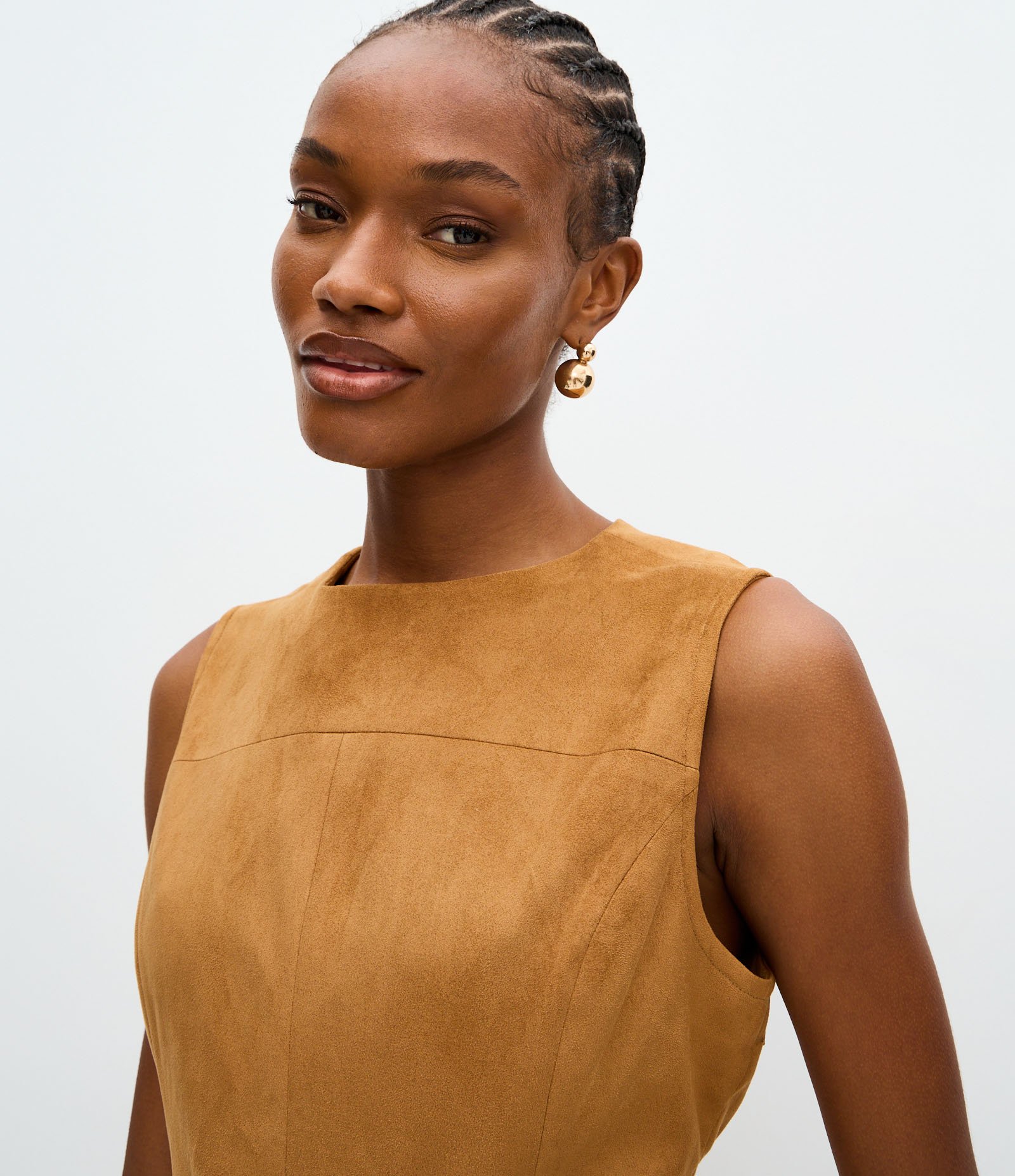 Vestido Curto em Malha Suede com Bolsos Marrom 3