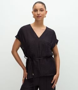 Camisa em Viscose com Cinto Fino Estruturado