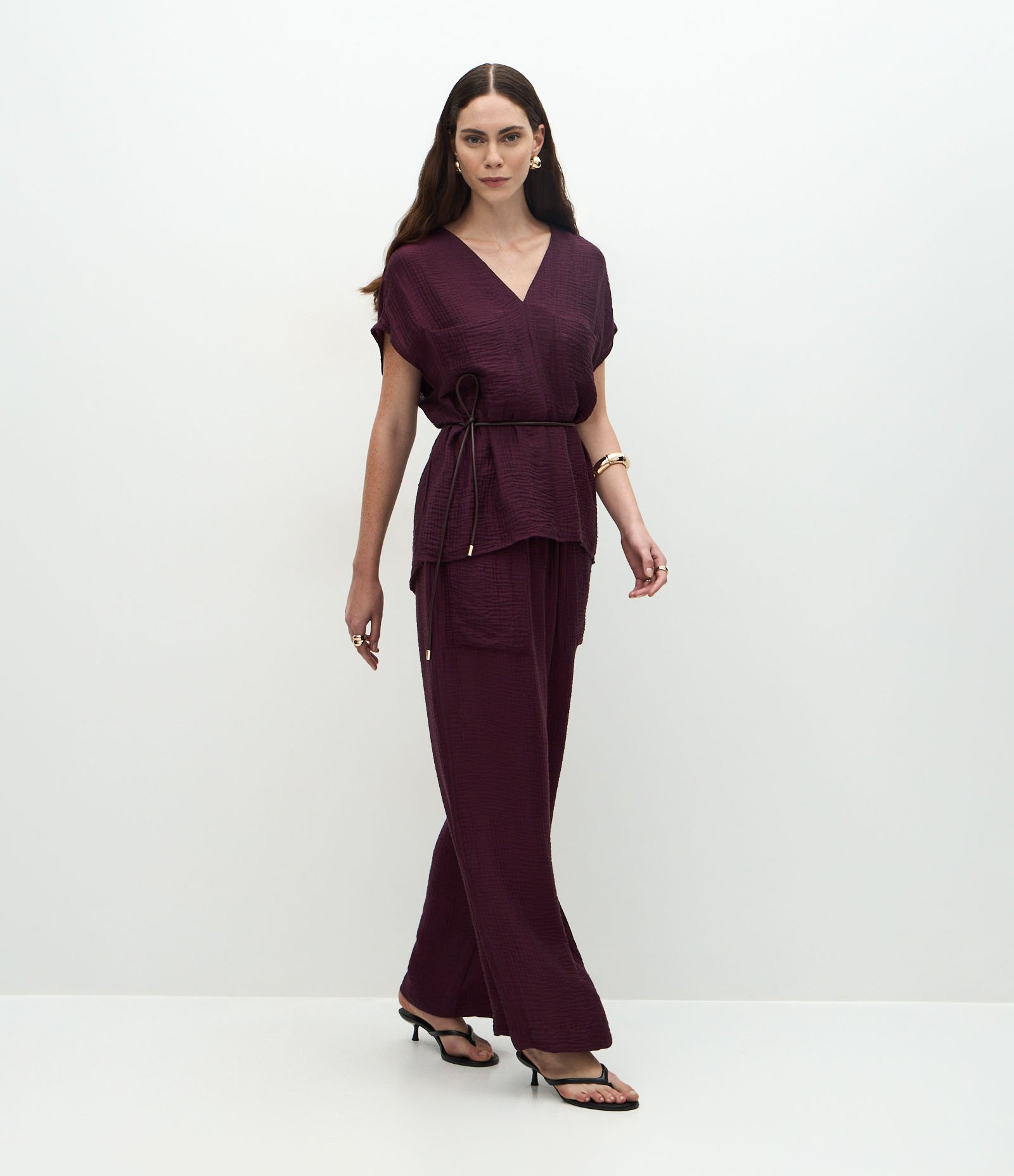 Calça Reta em Viscose com Bolsos Frontais e Cordão para Amarração Vinho 1