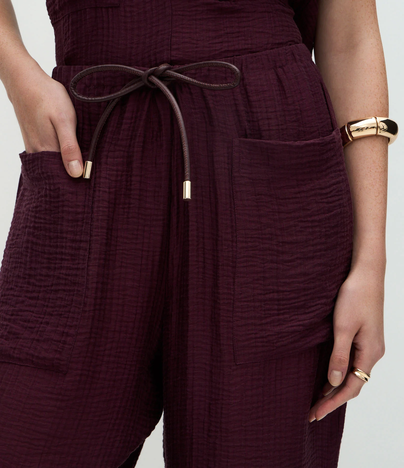 Calça Reta em Viscose com Bolsos Frontais e Cordão para Amarração Vinho 3