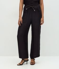 Calça Reta em Viscose com Bolsos Frontais e Cordão para Amarração