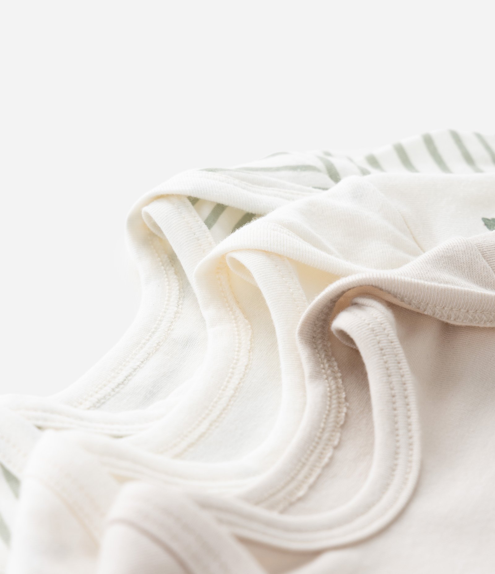 Kit 03 Bodies Infantis em Algodão com Estampas Variadas – Tam 0 a 18 Meses Bege/Branco/Verde 4