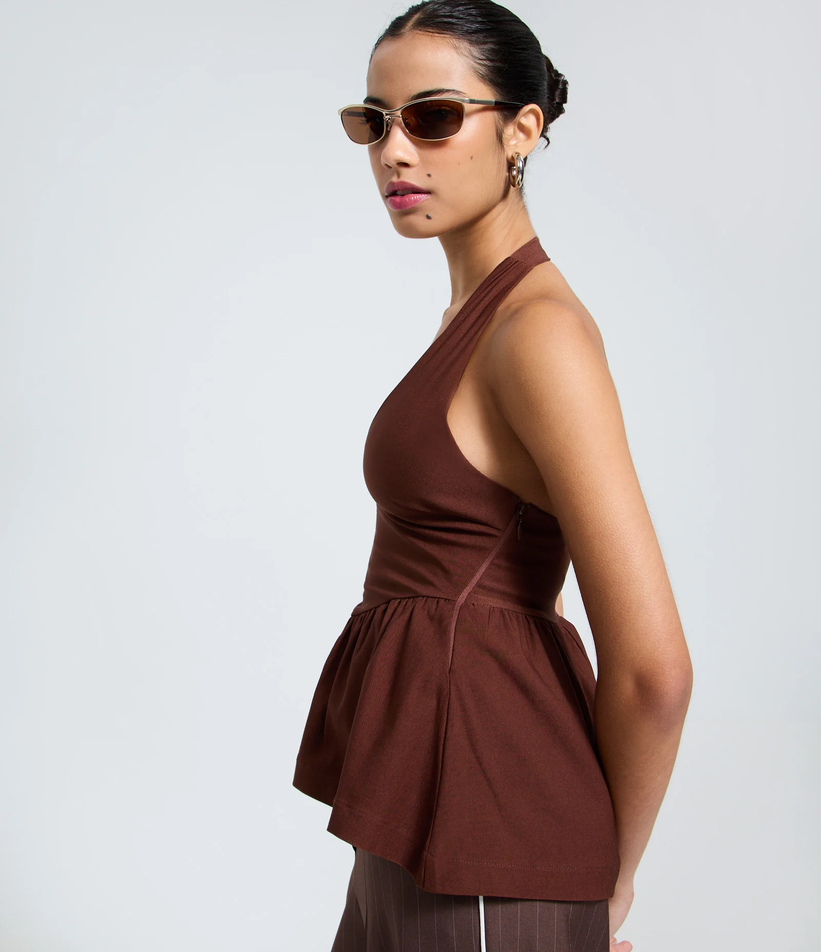 Top Peplum Frente Único Corsetado em Bengaline Marrom 3