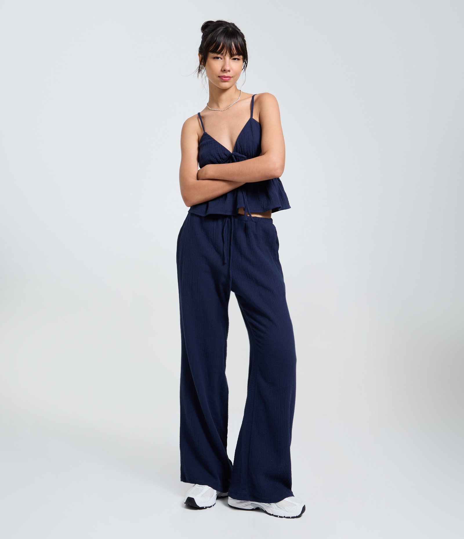 Calça Fluída em Algodão Texturizado com Amarração Azul 1