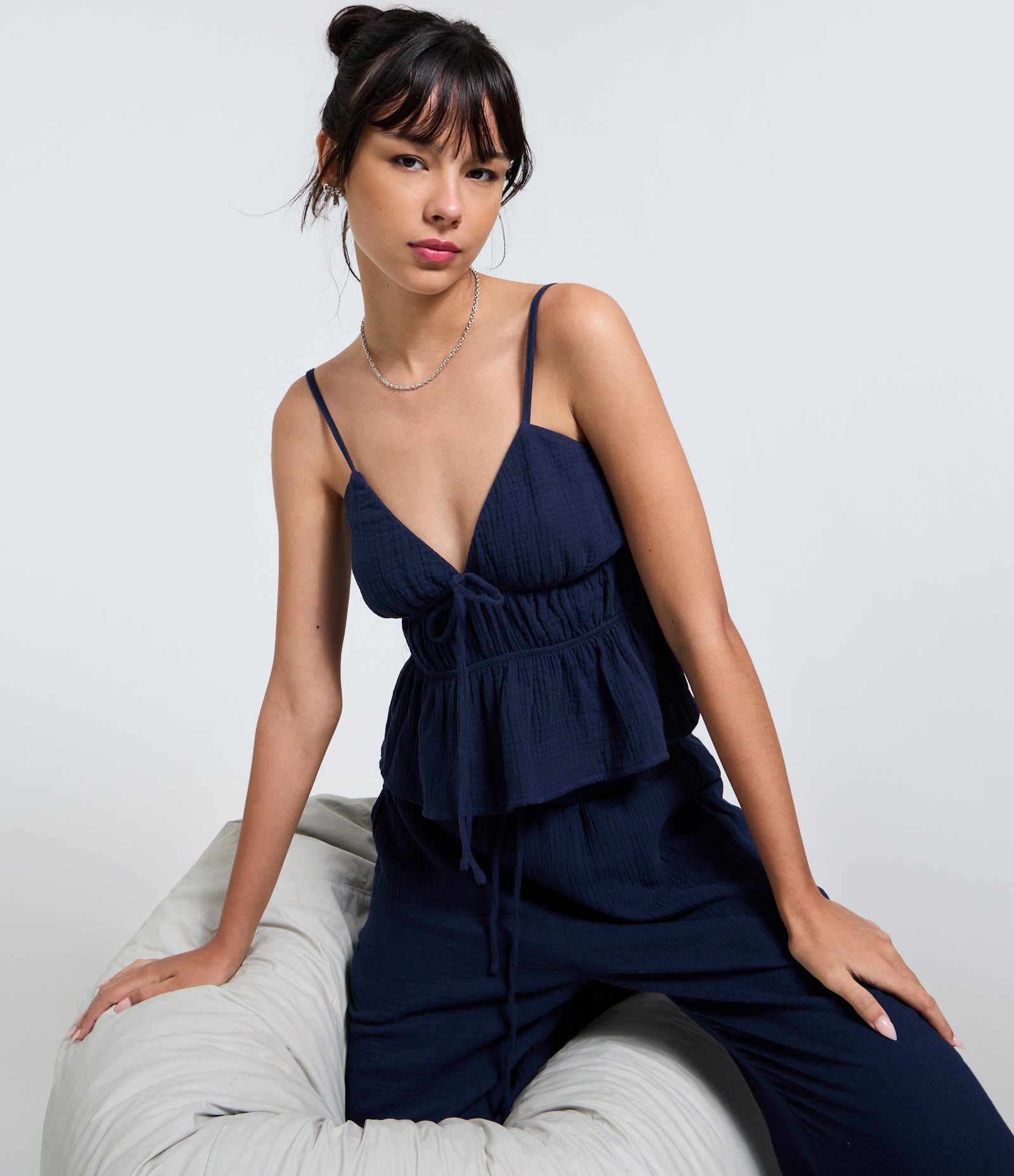 Calça Fluída em Algodão Texturizado com Amarração Azul 3