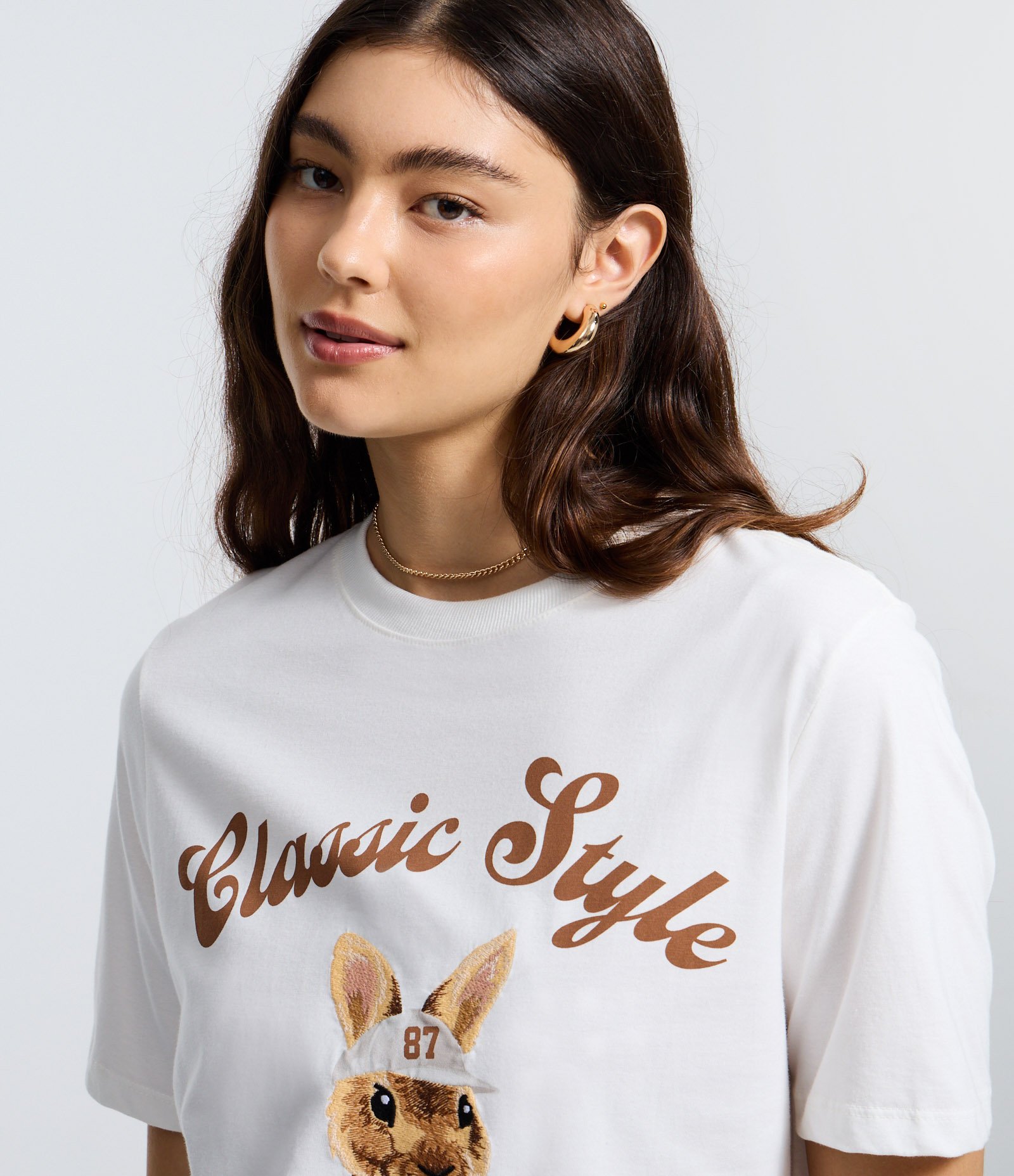 Camiseta em Algodão com Coelho Bordado Branco 4