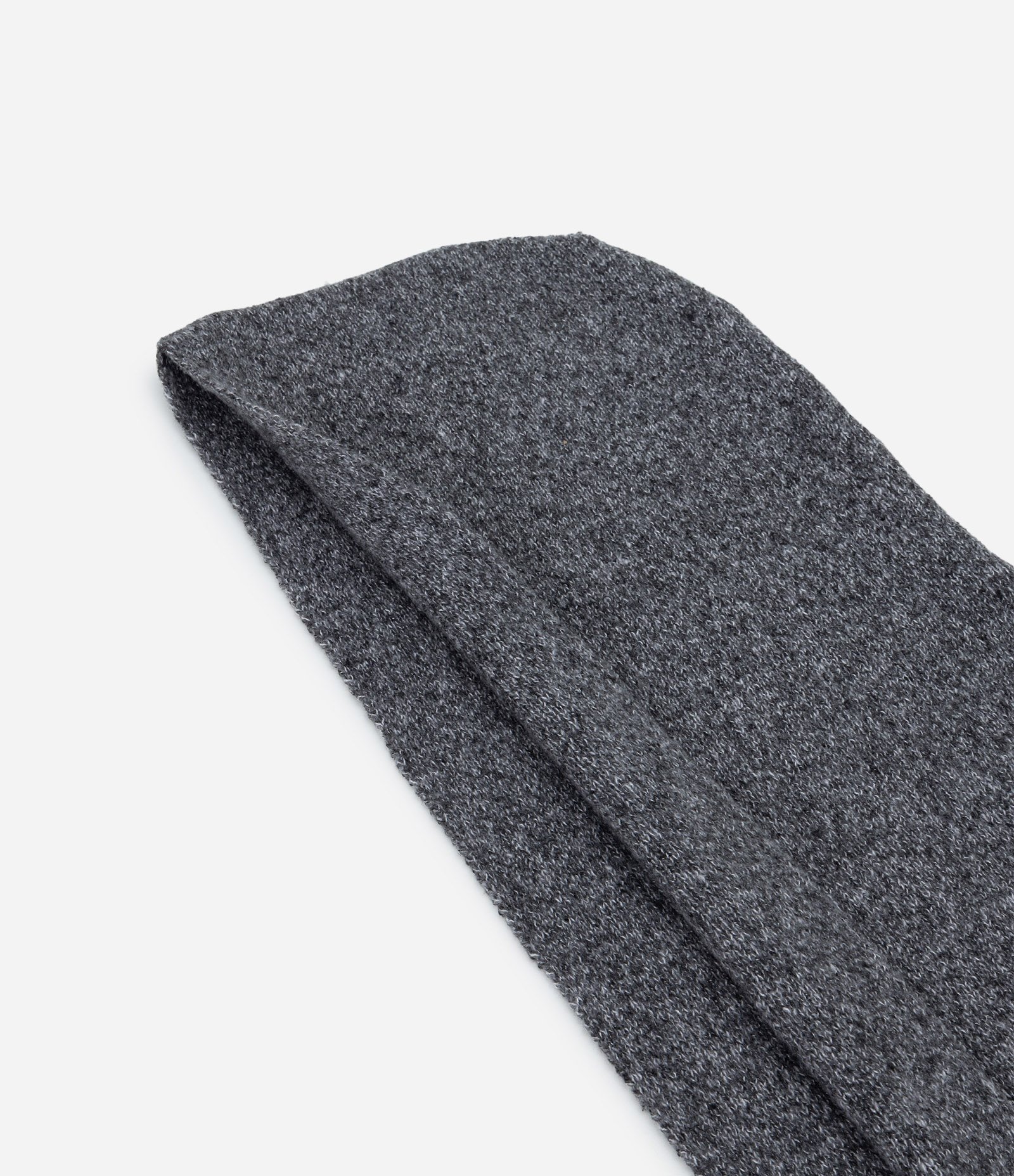 Cachecol em Tricô com Capuz Cinza 2